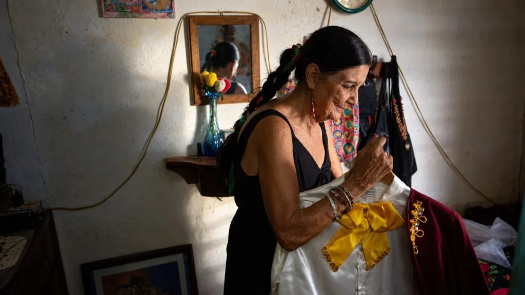 Mariachi en Cuba interpretado por María Luz Insua durante una presentación marcada por la gratitud, la música y la identidad cultural.