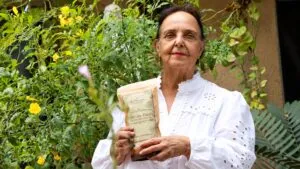 Mujeres emprendedoras encuentran nuevas oportunidades después de la jubilación con proyectos como la elaboración de café de dátil.