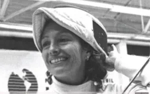 Pilar Roldán, primera mujer mexicana en ganar una medalla olímpica, durante su trayectoria como esgrimista en México 1968.